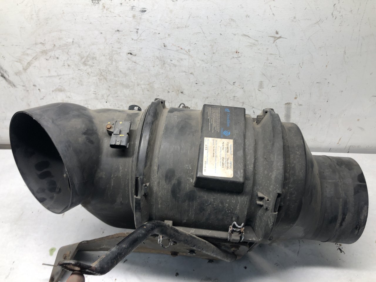 3801067C92 | Ford F750 Air Cleaner for Sale