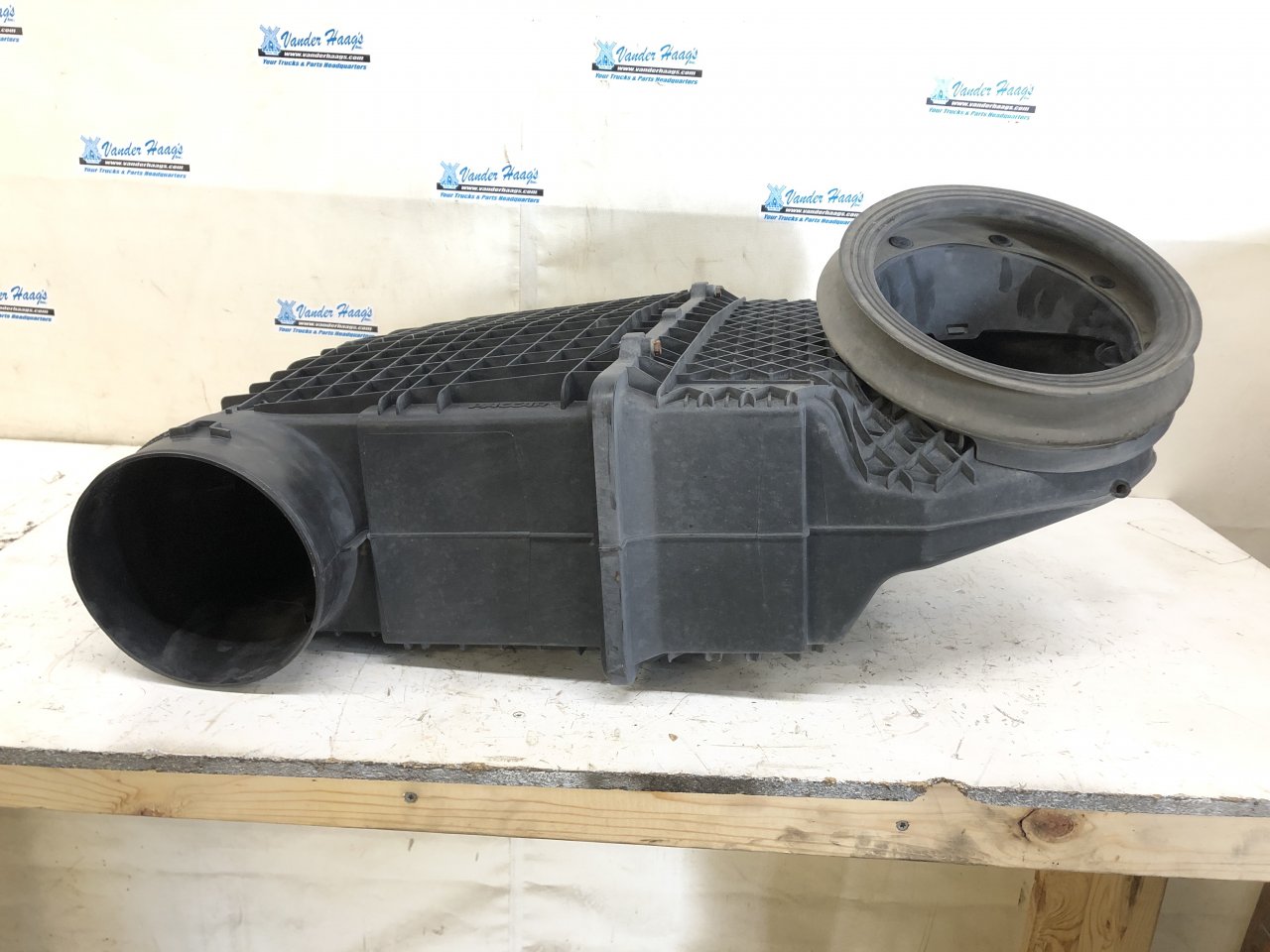 D37-1032-21000 | Kenworth T880 Air Cleaner for Sale