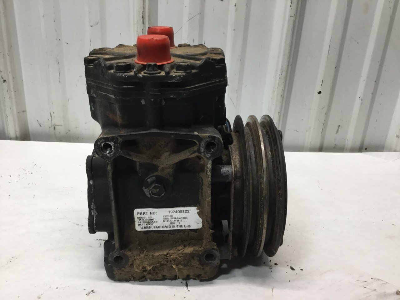 Fld In Comressor 1924008C2 | Freightliner FLD120 Air Conditioner Compressor for Sale