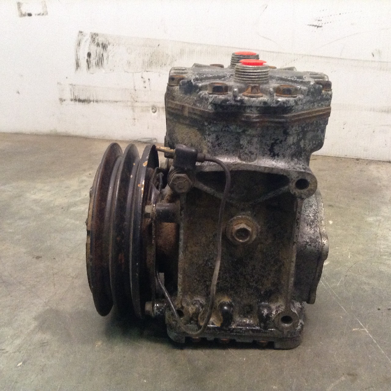 Mack R600 Air Conditioner Compressor for Sale