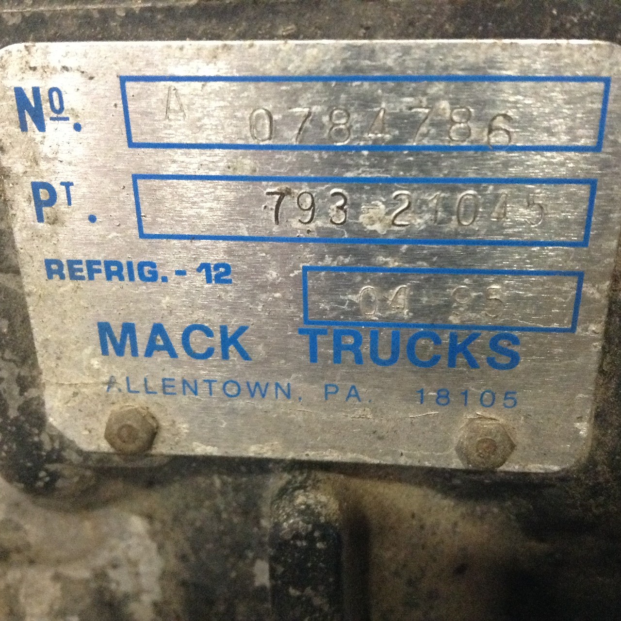 Mack R600 Air Conditioner Compressor for Sale
