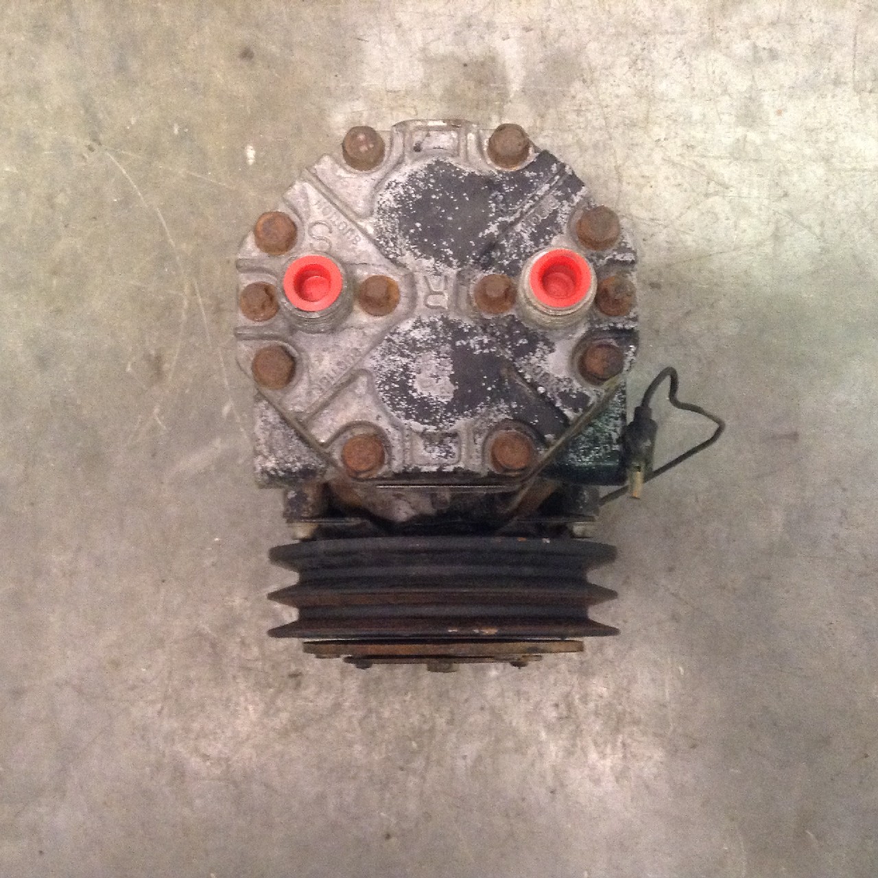 Mack R600 Air Conditioner Compressor for Sale