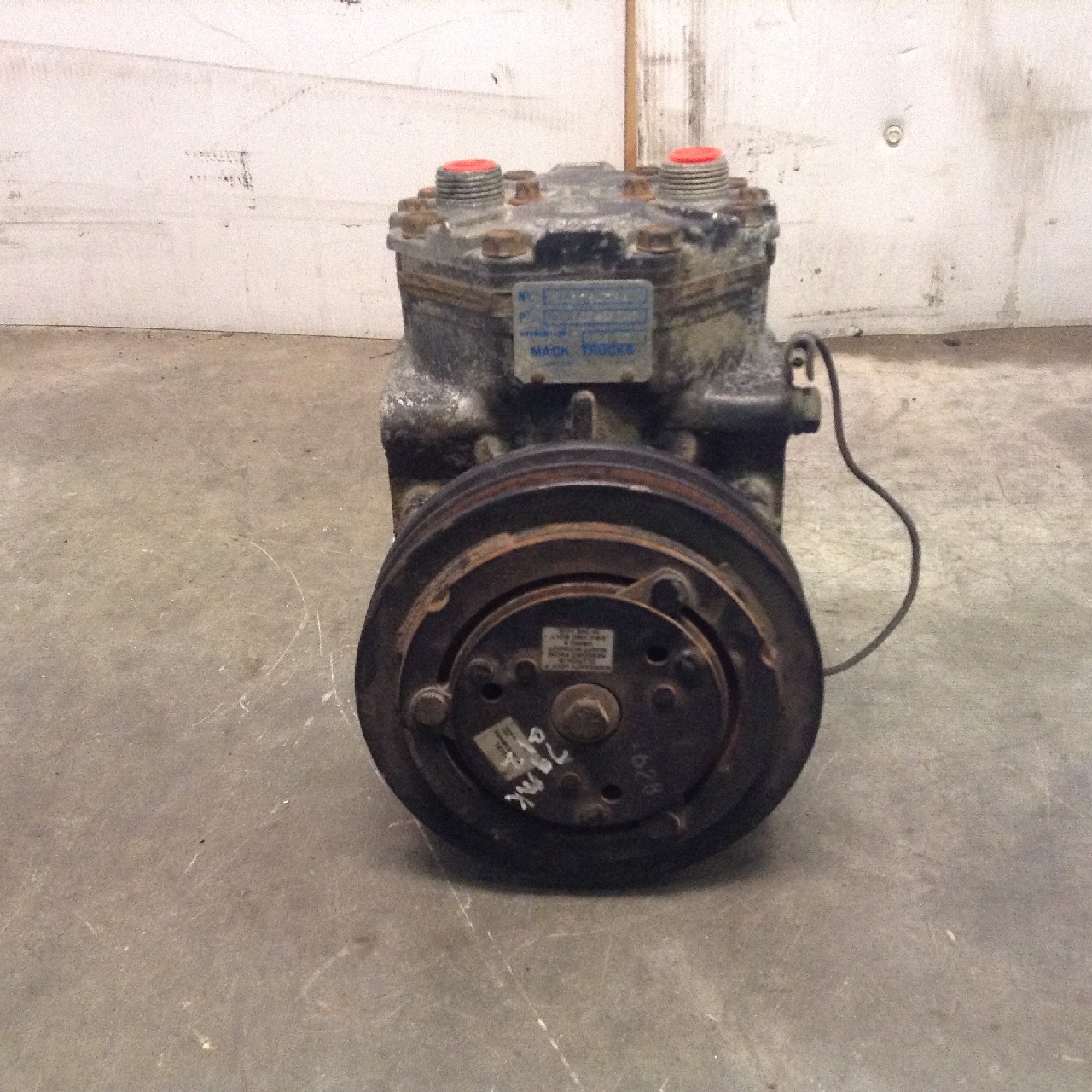Mack R600 Air Conditioner Compressor for Sale