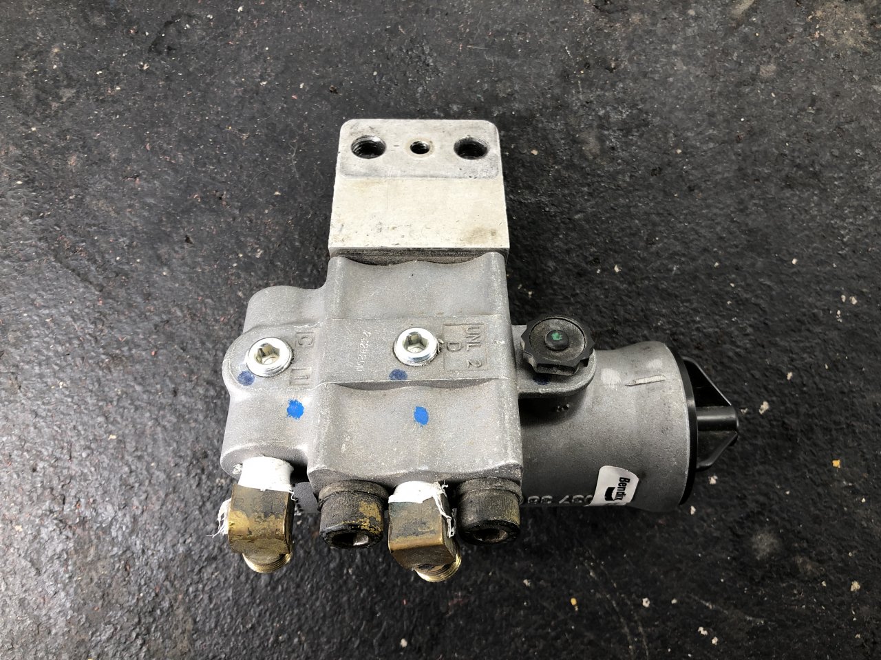 Bendix 275491 Air Valve for Sale