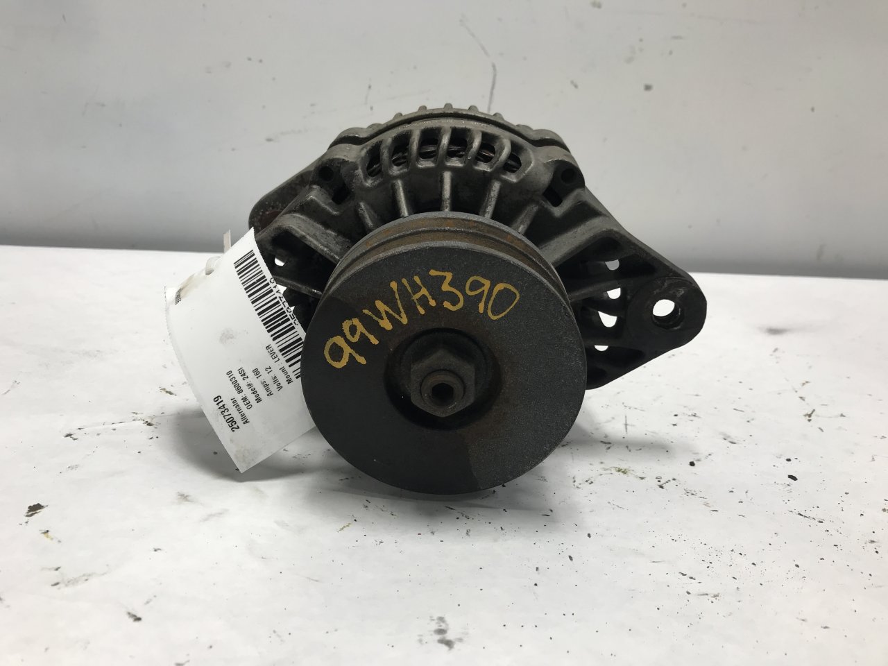 thumbnail interactive-video image 1 of Starter Motor For Freightliner DD60, C120 Series Century Class – 12V, 5kW, 10 Teeth, Clockwise 1 of 3