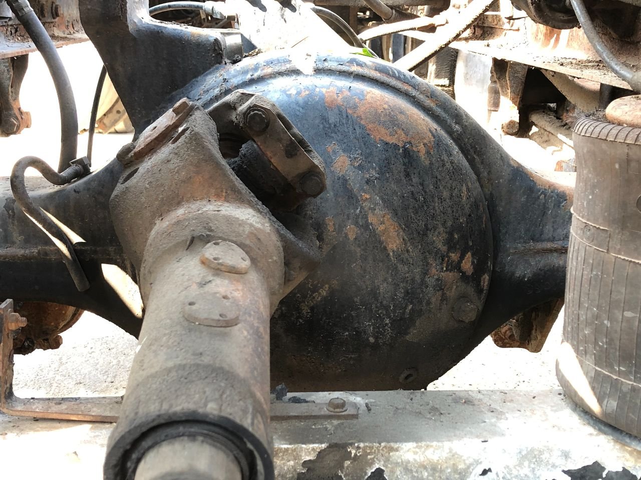 Eaton DS404 Axle Housing for Sale