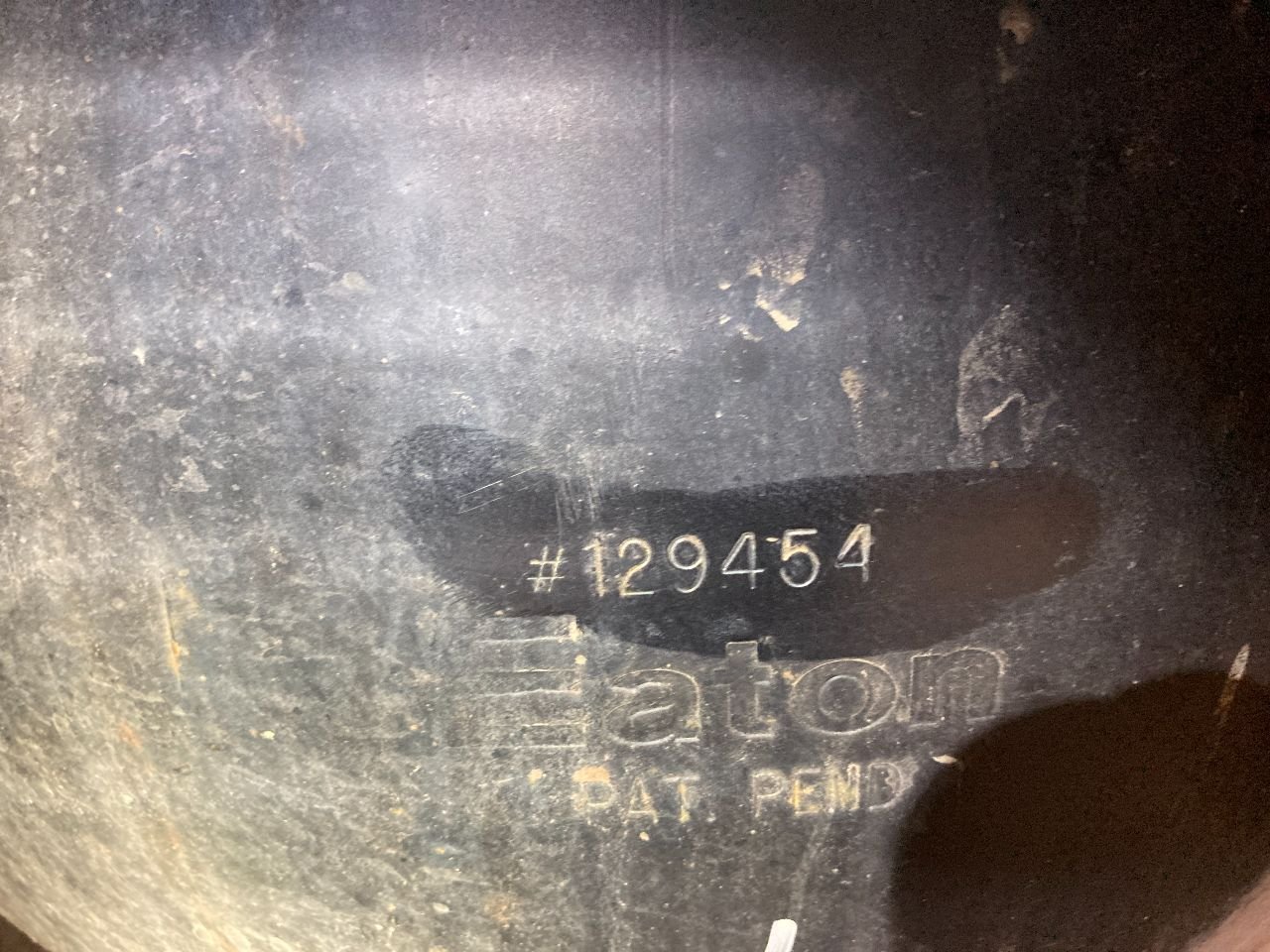 mi*♬︎*.　0913 129454 | Eaton 22060D Axle Housing (Rear) for Sale