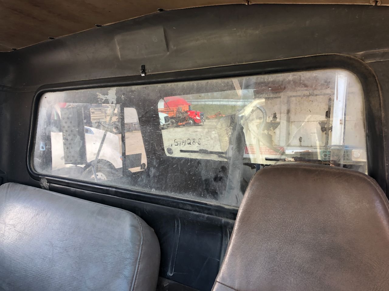 International 2674 Back Glass for Sale