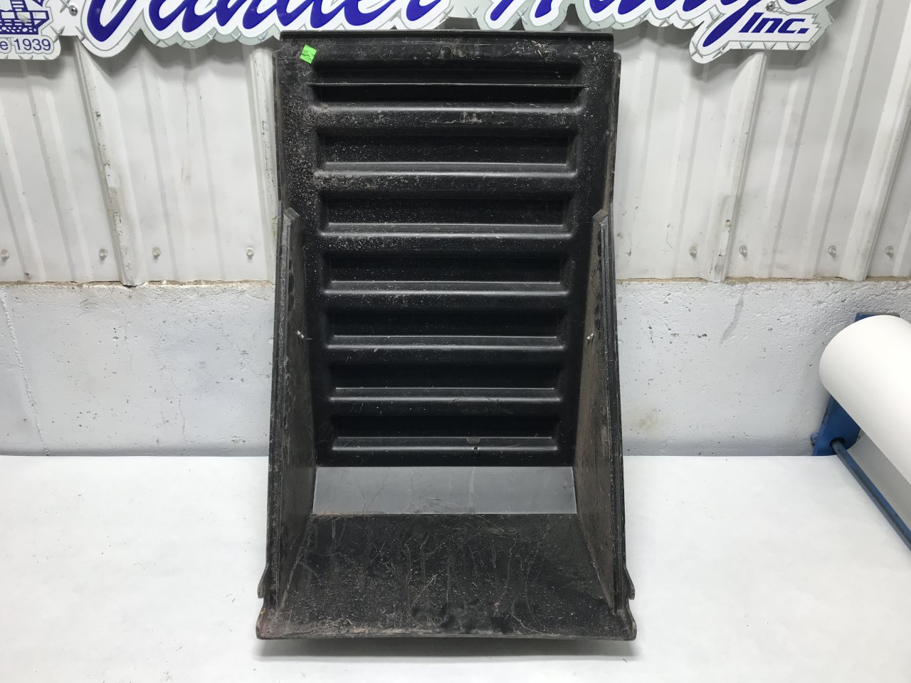 3578370C92 International 8600 Battery Box Cover for Sale