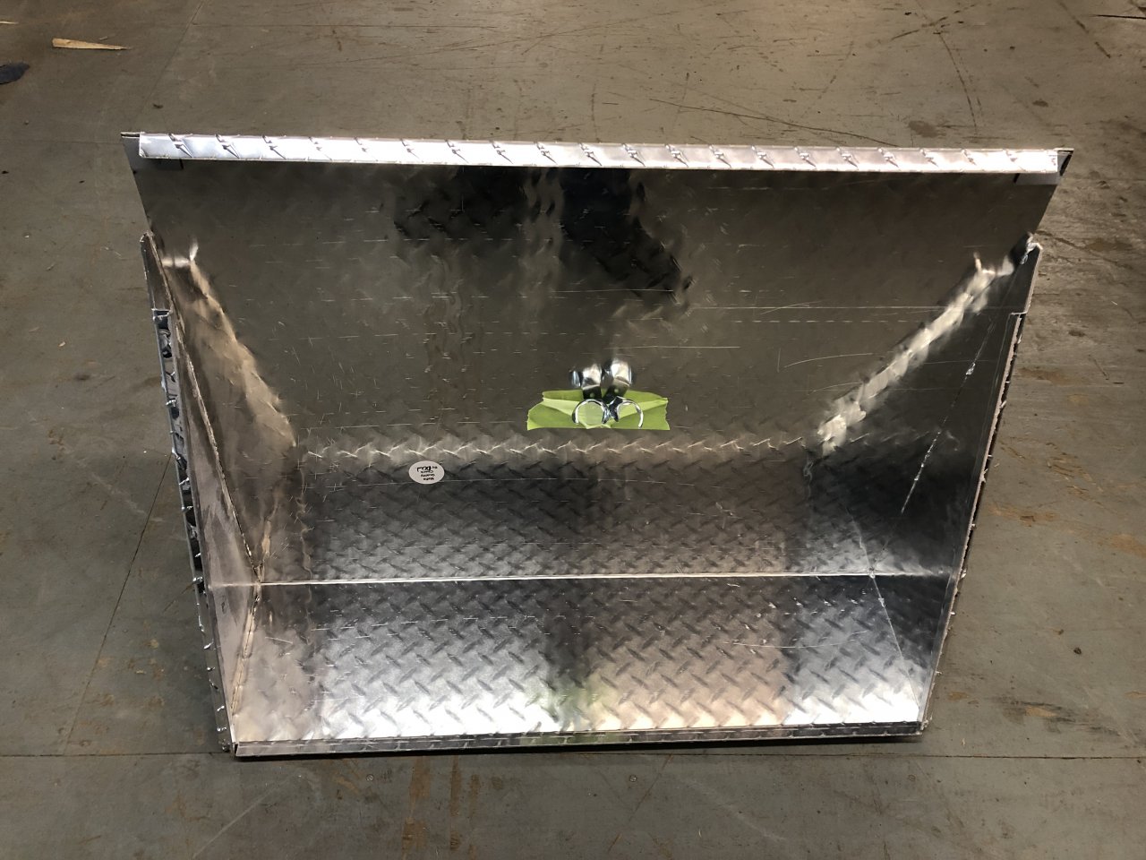 thumbnail interactive-video image 1 of Automann Battery Box Cover Assembly - Black Freightliner Style 564.46537, Made In USA 1 of 3