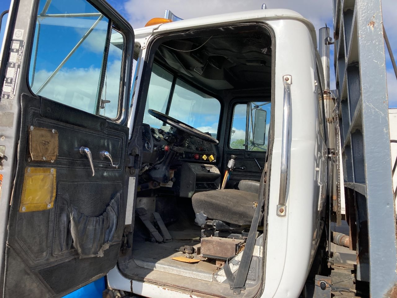 Mack RB600 Cab Assembly for Sale
