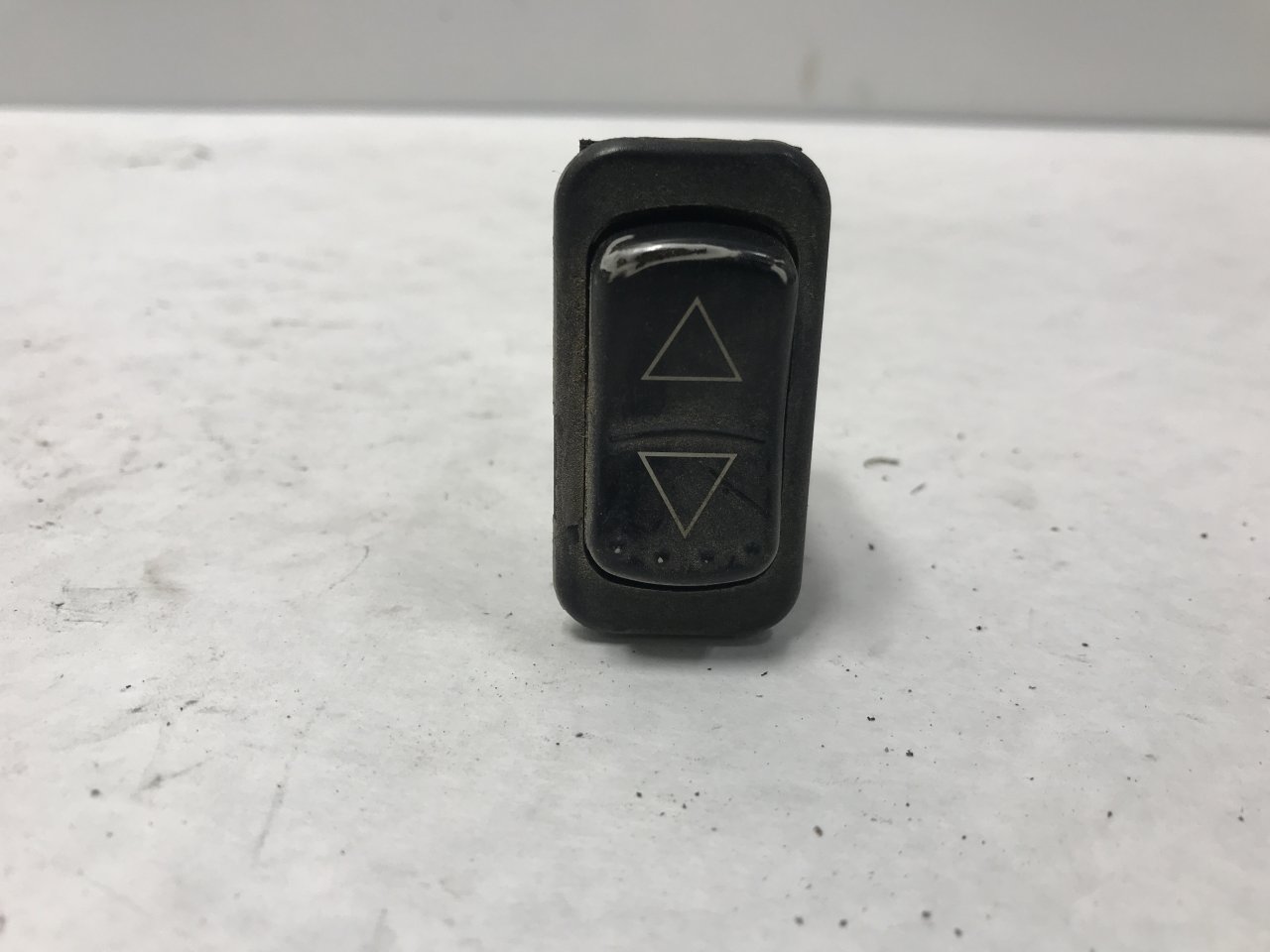 16-07418-4D3DSS2F61 | Peterbilt 385 Dash/Console Switch for Sale