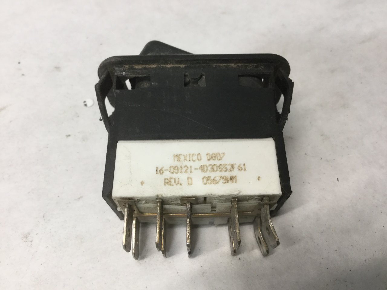 16-09121-4D3DSS2F61 | Peterbilt 386 Dash/Console Switch for Sale