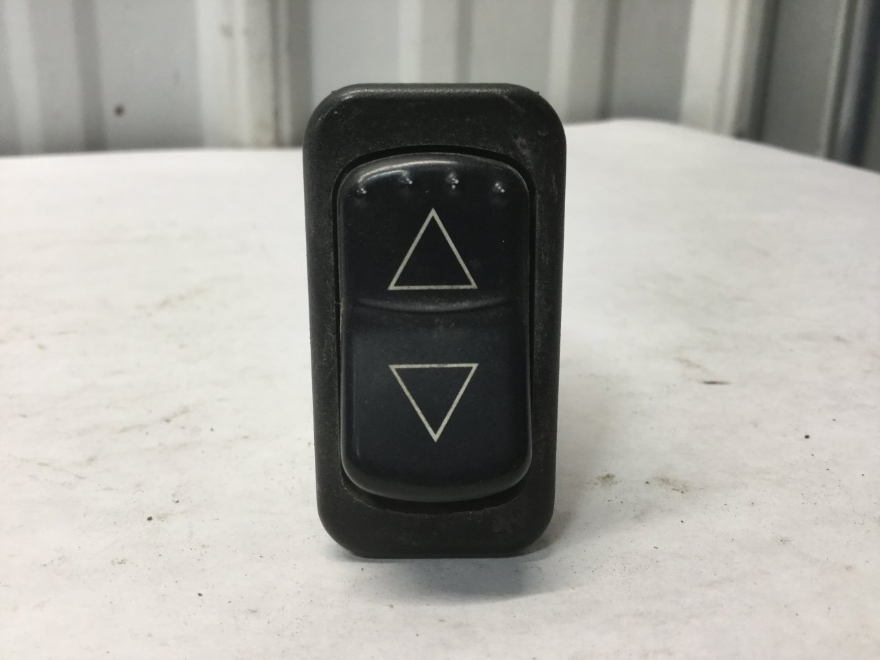 16-09121-4D3DSS2F61 | Peterbilt 386 Dash/Console Switch for Sale