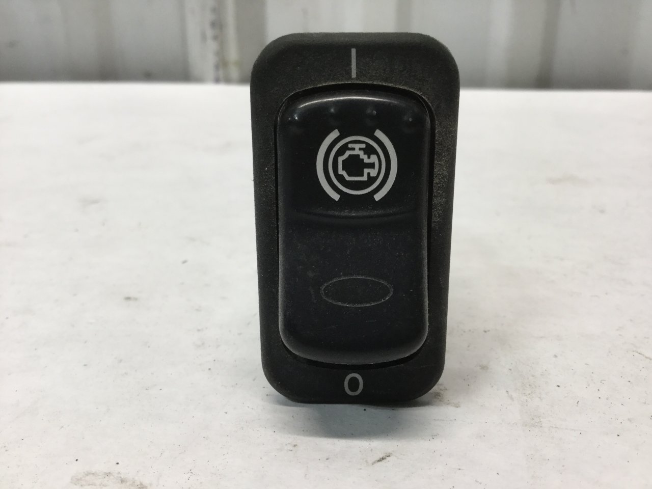 エンターティナー ドバイ Peterbilt Engine Brake Level Rocker Switch 16-07418