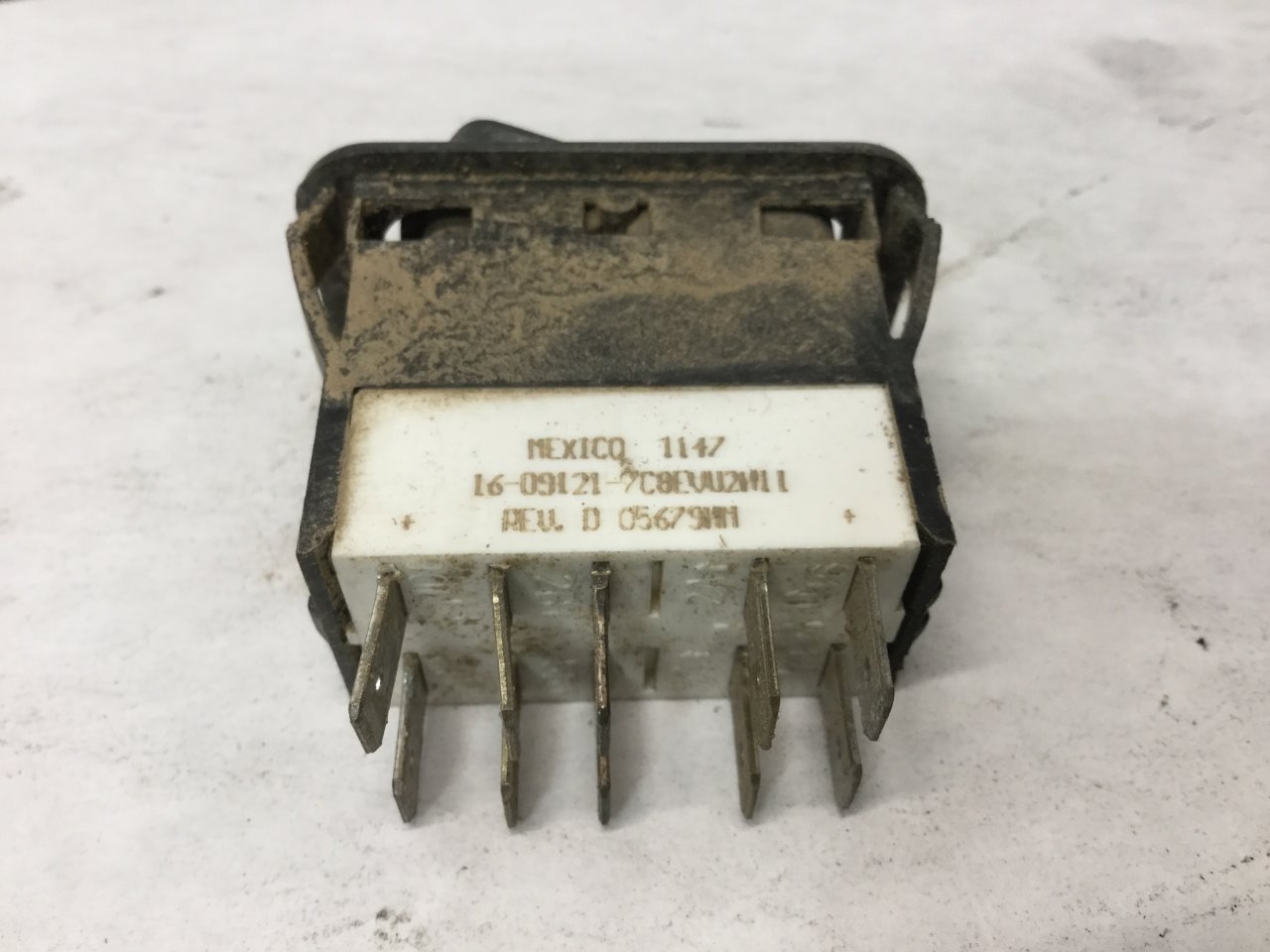 16-09121-7C8EVU2H11 | Peterbilt 388 Dash/Console Switch for Sale