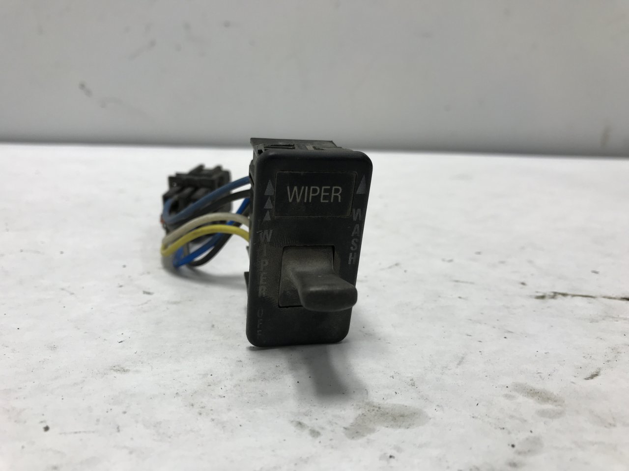 Switch 2018年 ① Amazon.com: Volvo Genuine Volvo Light Switch - 22977102