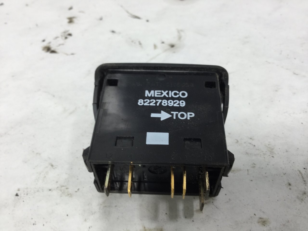 82278929 | Mack CXU613 Dash/Console Switch for Sale