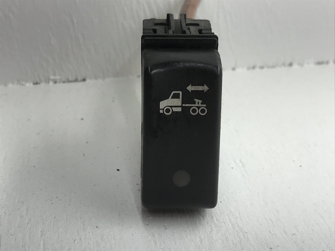 G90-1131-030 | Kenworth T660 Dash/Console Switch for Sale