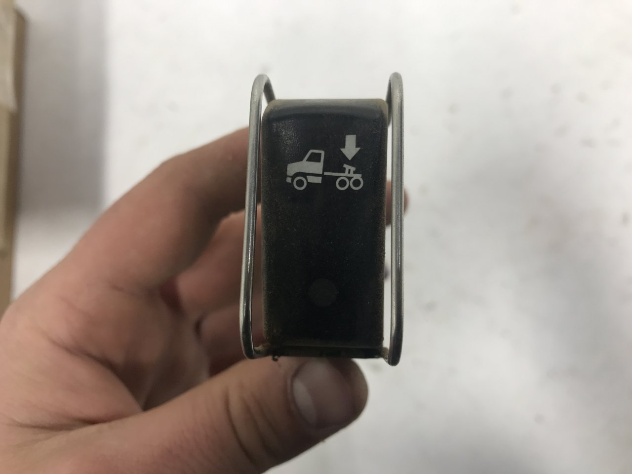 G90-1131-002 | Kenworth T800 Dash / Console Switch for Sale