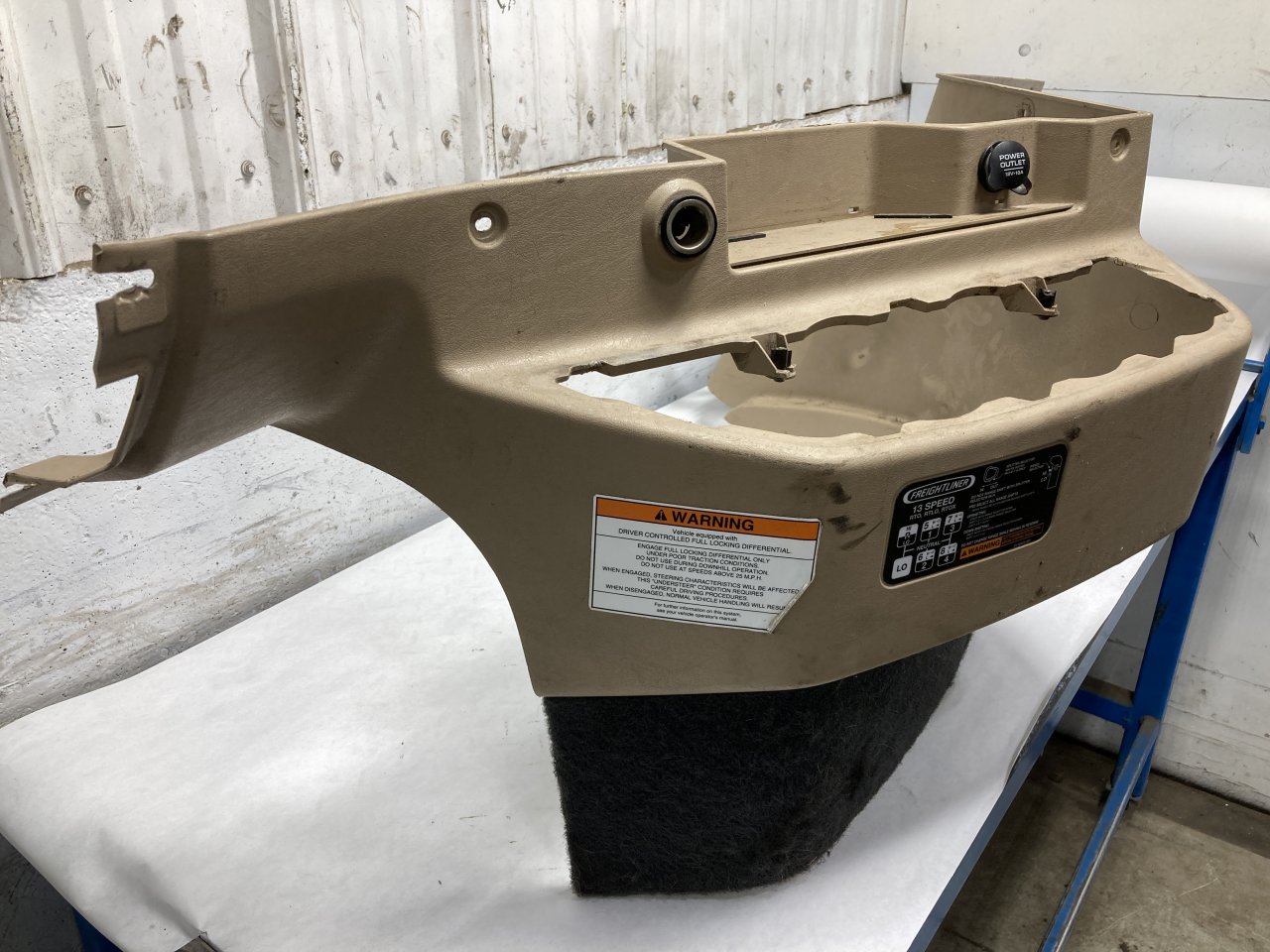 Center Dash Insert For Freightliner Century, Coronado, Columbia – Indented Style, UP#41952, With Warranty