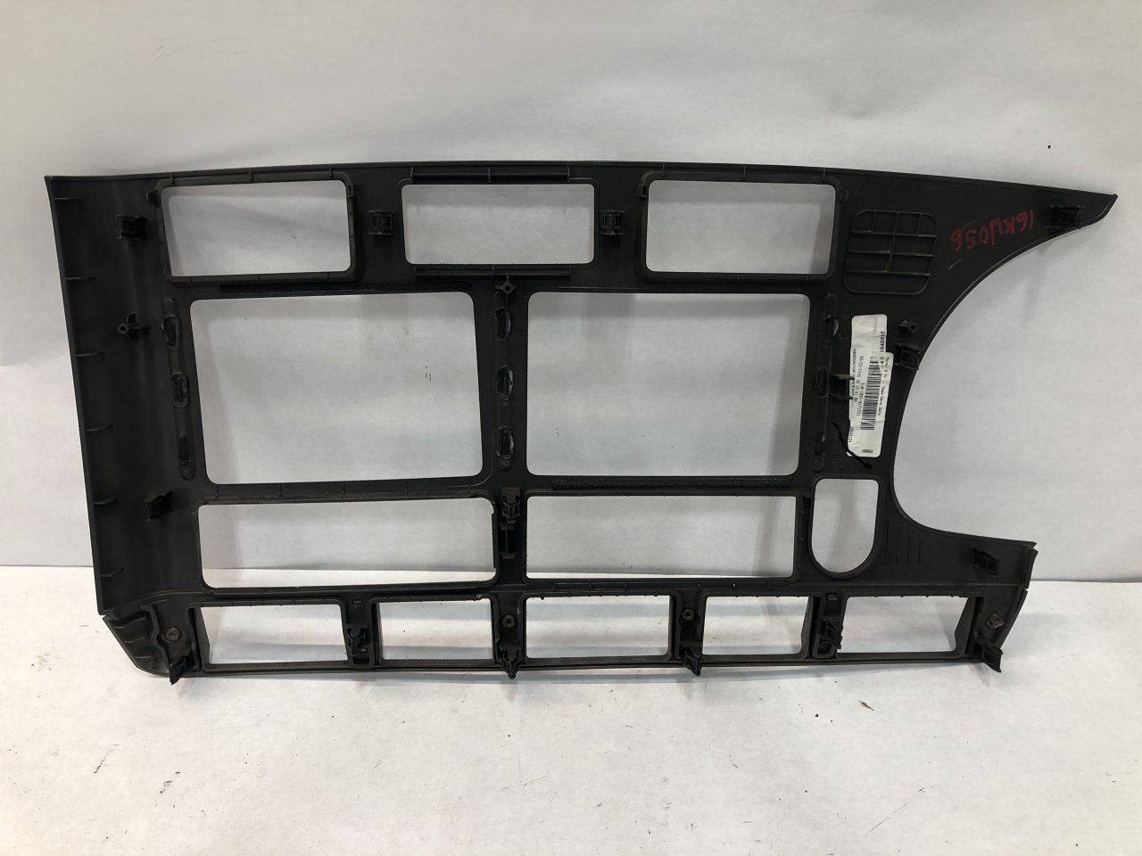 S18-1031-0141721 | Kenworth T680 Dash Panel for Sale