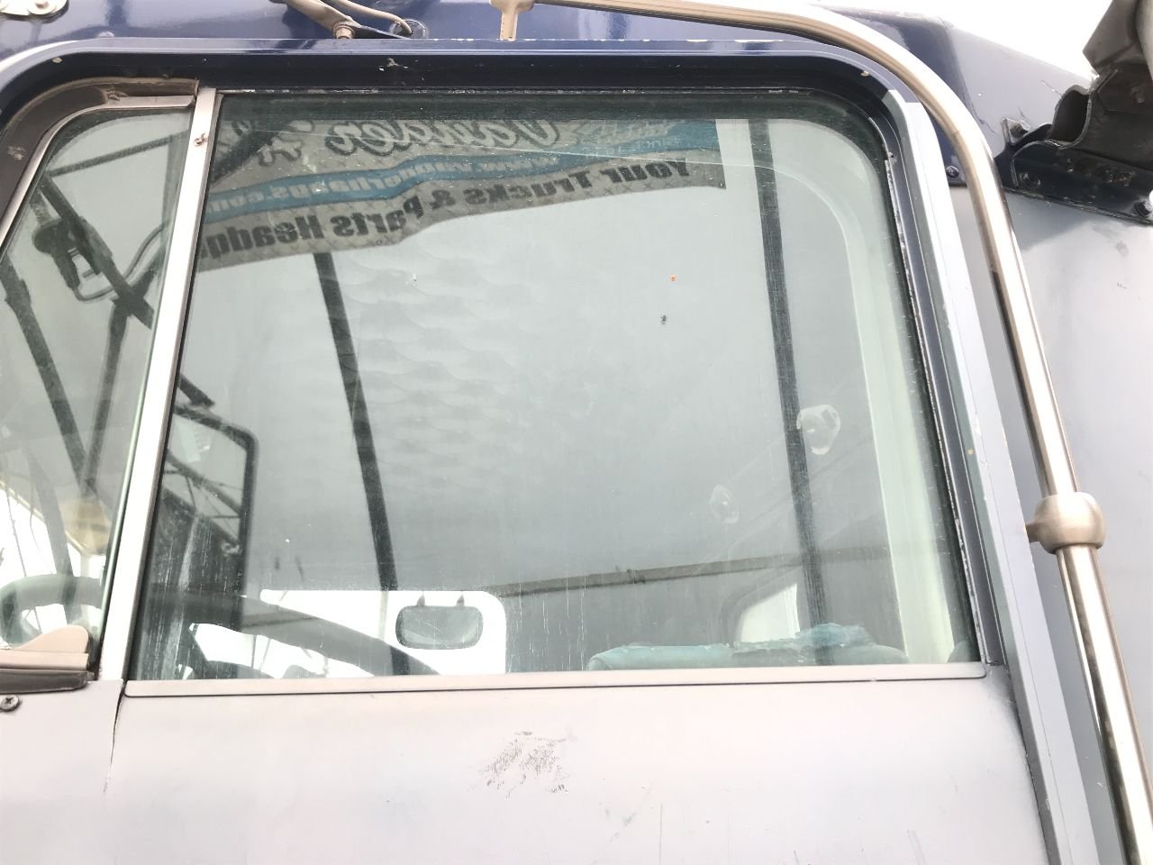 thumbnail image 2 of K&L Front Door Window Glass For Kenworth K100 K100E C500 C800 W900 T470 T440 2 of 4