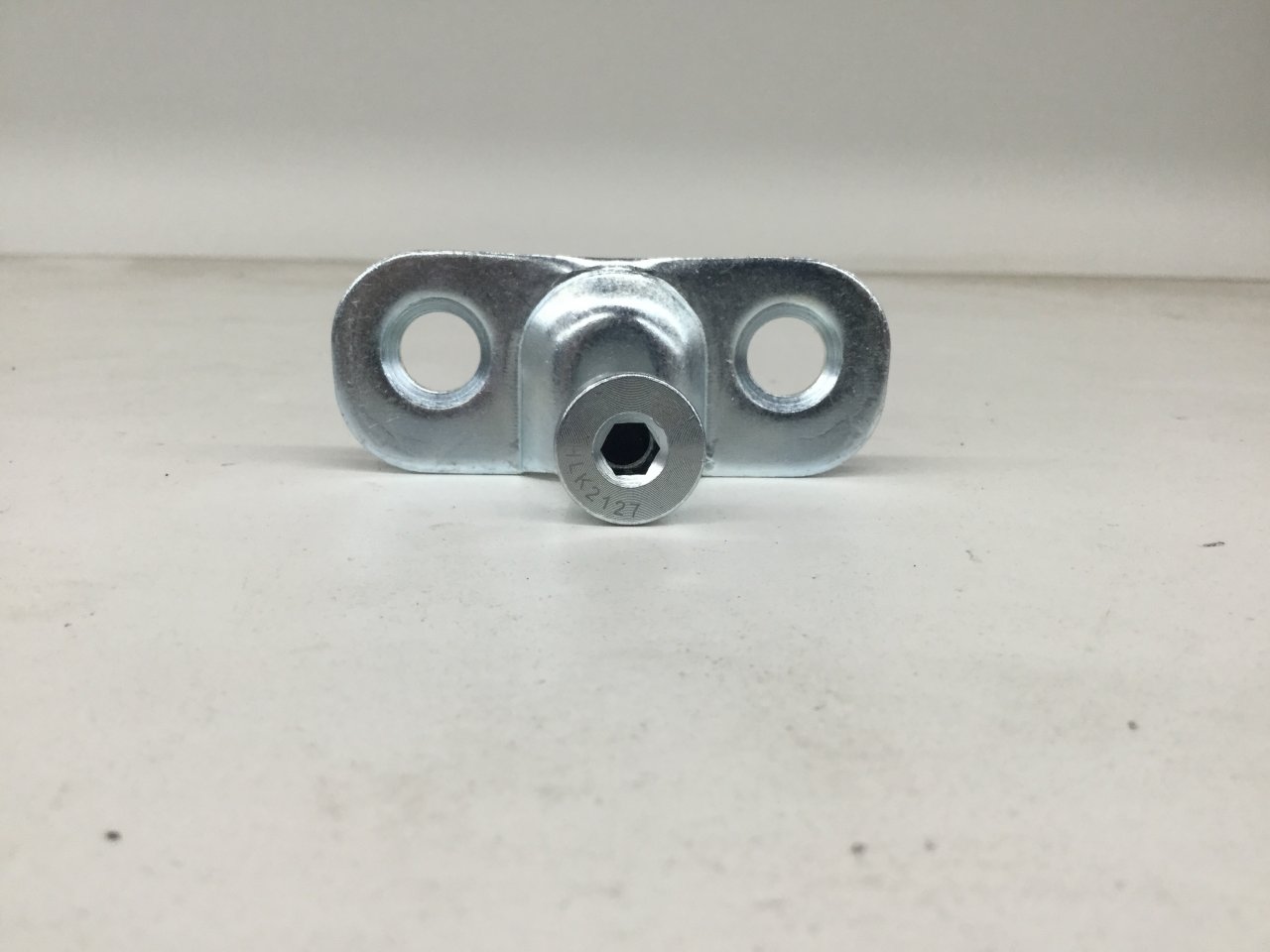 thumbnail interactive-video image 1 of Peterbilt 379 Left Door Latch – Genuine P/N 2008229L 1 of 4