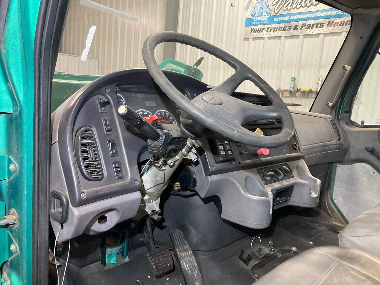 06-49824-004 | Freightliner M2 106 Electronic Chassis Control Module for Sa