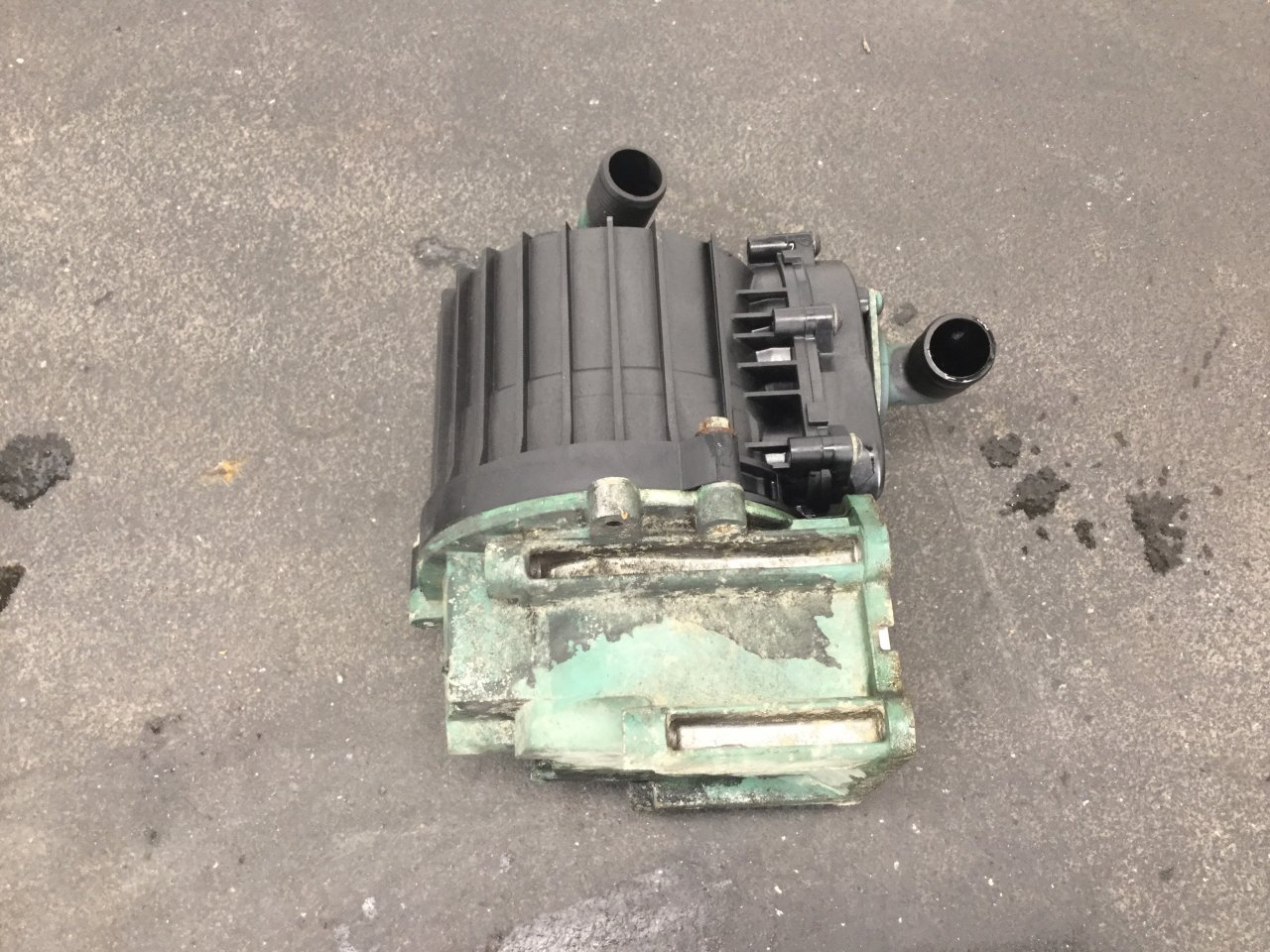 Volvo D13 Engine Crankcase Breather for Sale