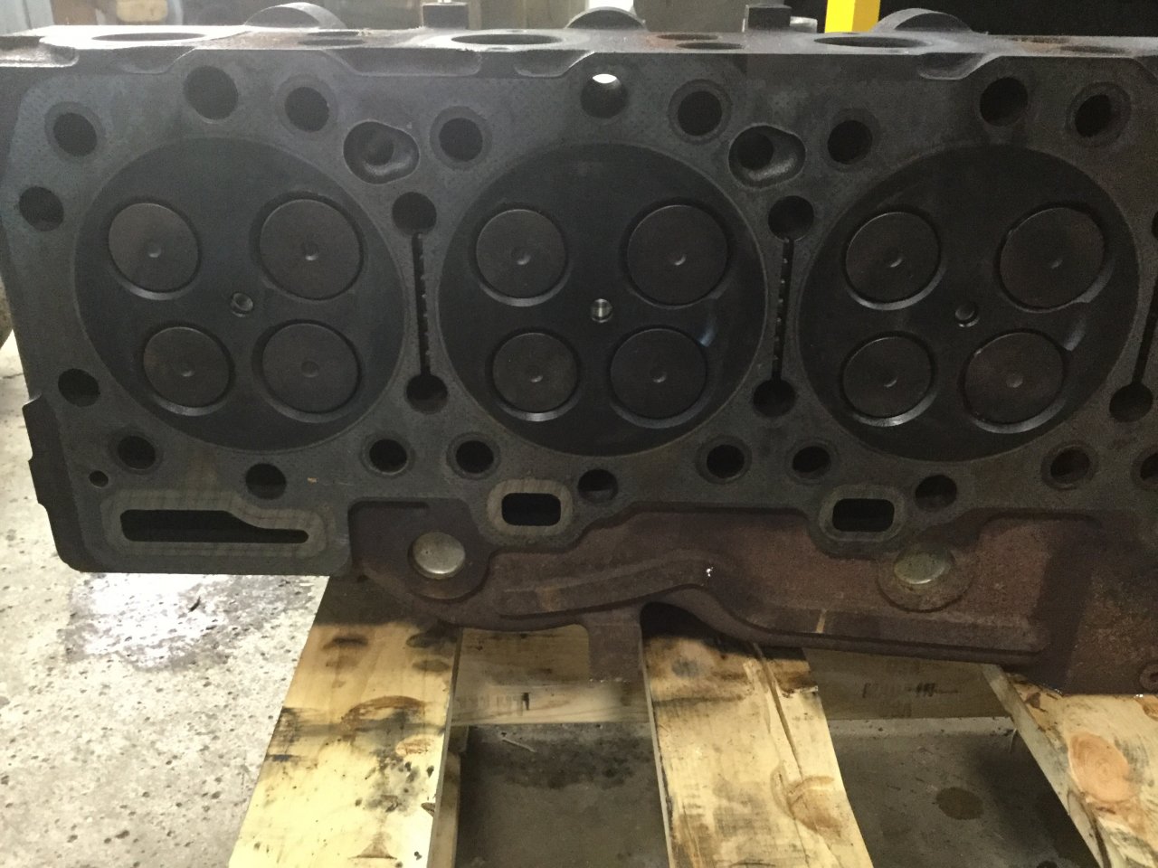 CAT C15 Engine Cylinder Head for Sale