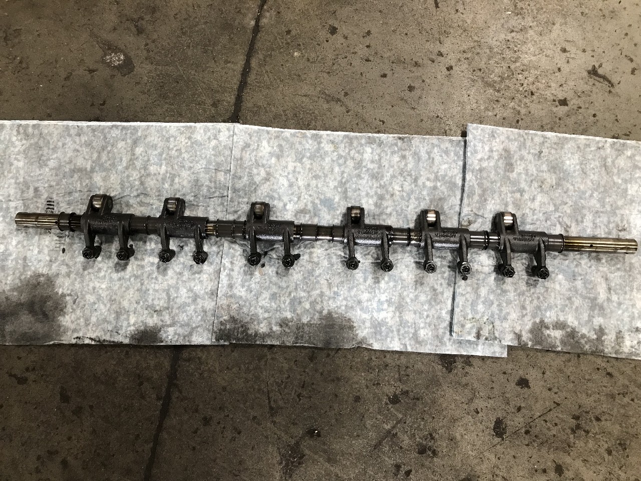Detroit DD13 Engine Rocker Shaft for Sale