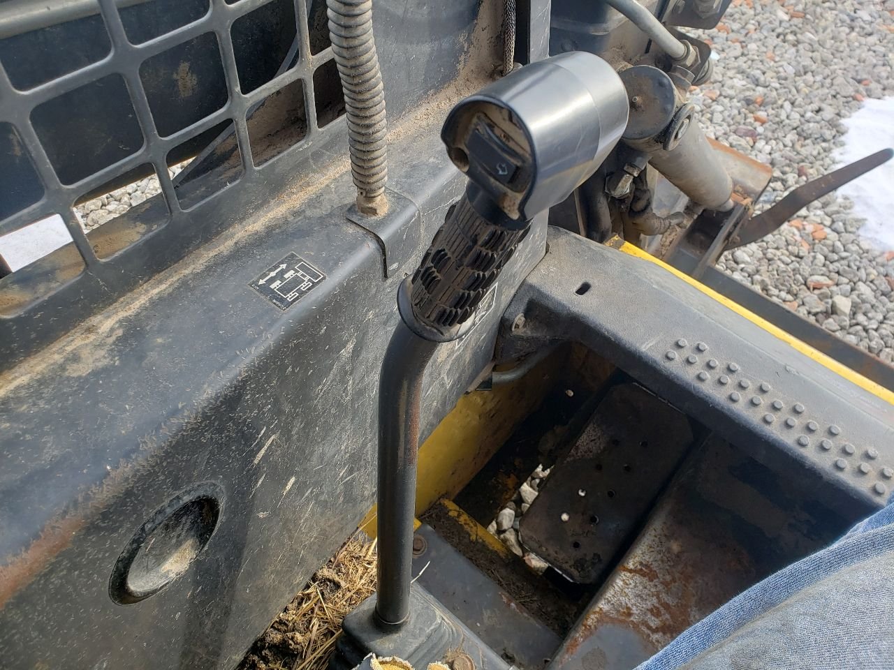 オルタネーター オランダスキッドステアLS160 LS170 LX465 12077に対応 オルタネーター オランダスキッドステアLS160 LS170 LX465 12077に対応