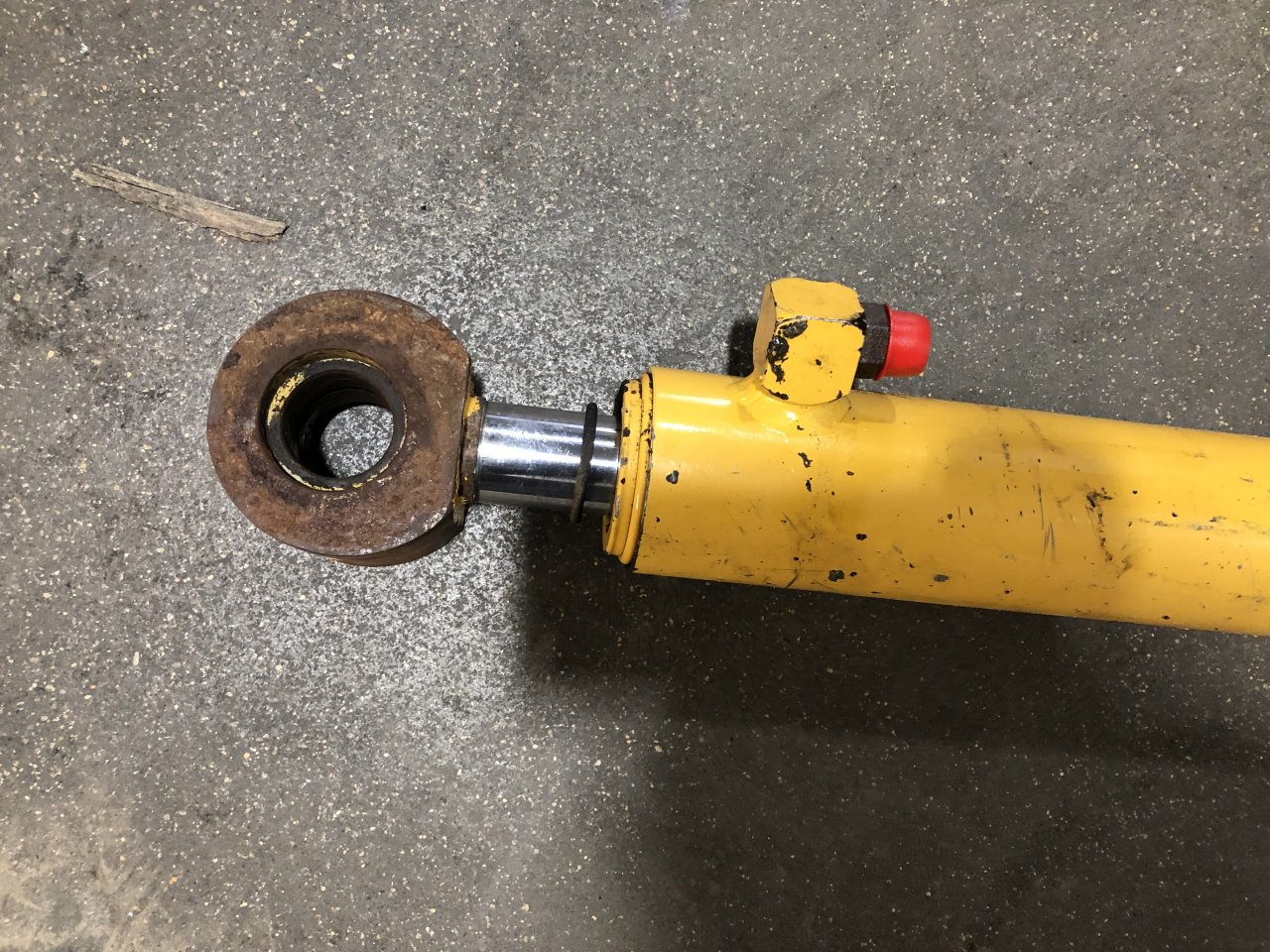 AH218165 John Deere CT322 Hydraulic Cylinder for Sale