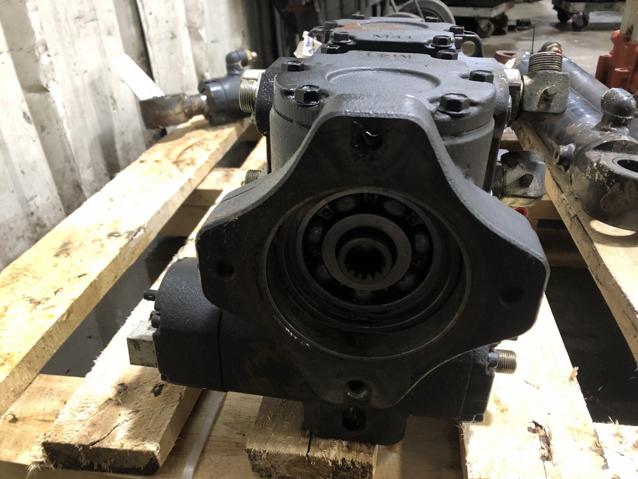 V052161110 Kubota SVL752 Hydraulic Pump for Sale