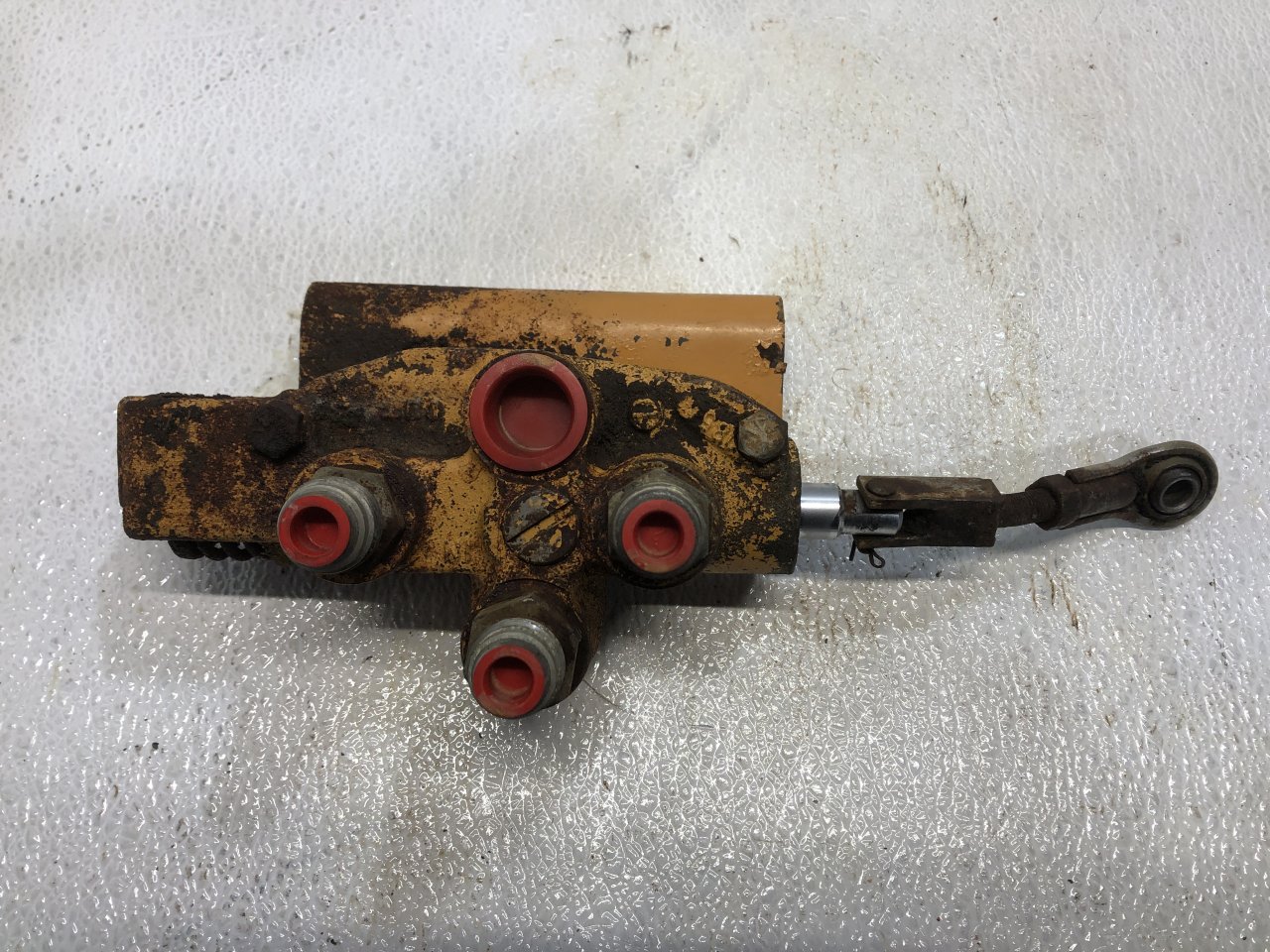 H674465 Case 1845C Hydraulic Valve for Sale