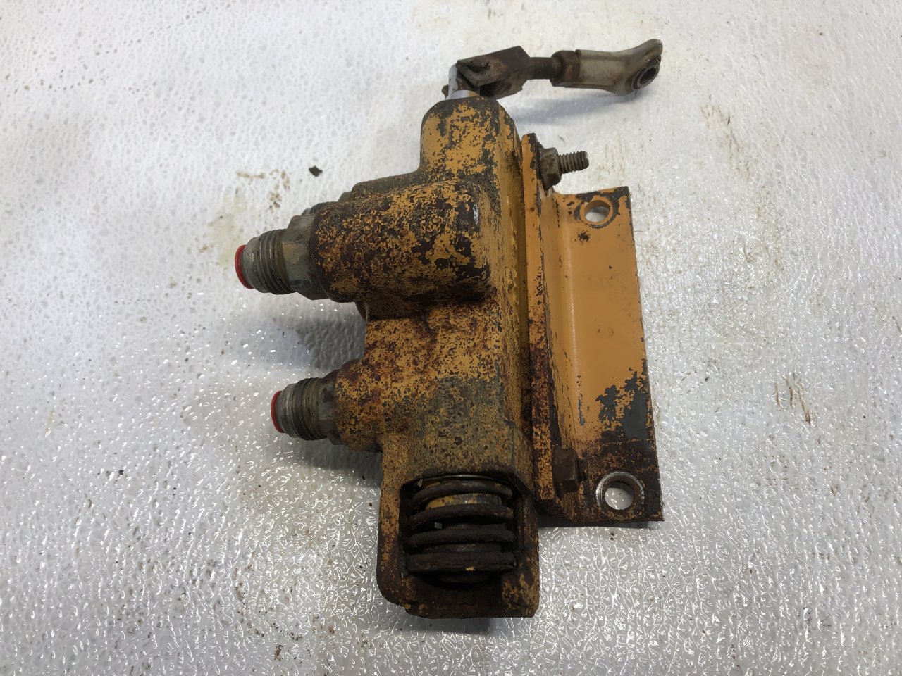H674465 Case 1845C Hydraulic Valve for Sale