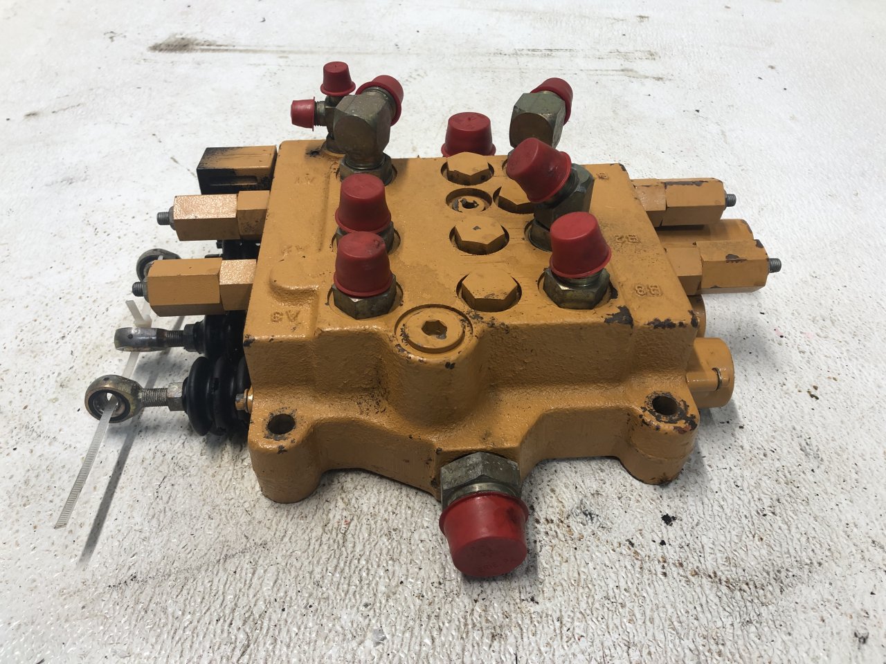409062A2 | Case 75XT Hydraulic Valve for Sale