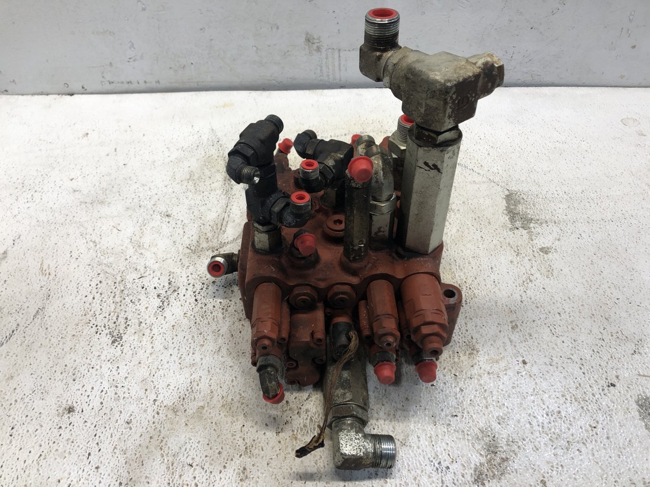 V0511-63112 | Kubota SVL75-2 Hydraulic Valve for Sale