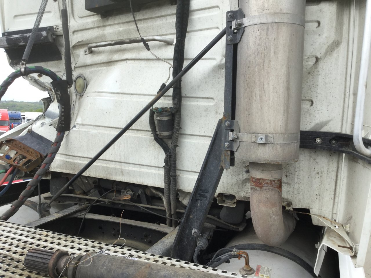 8ME5114M2 | Volvo VNL Exhaust Bracket for Sale