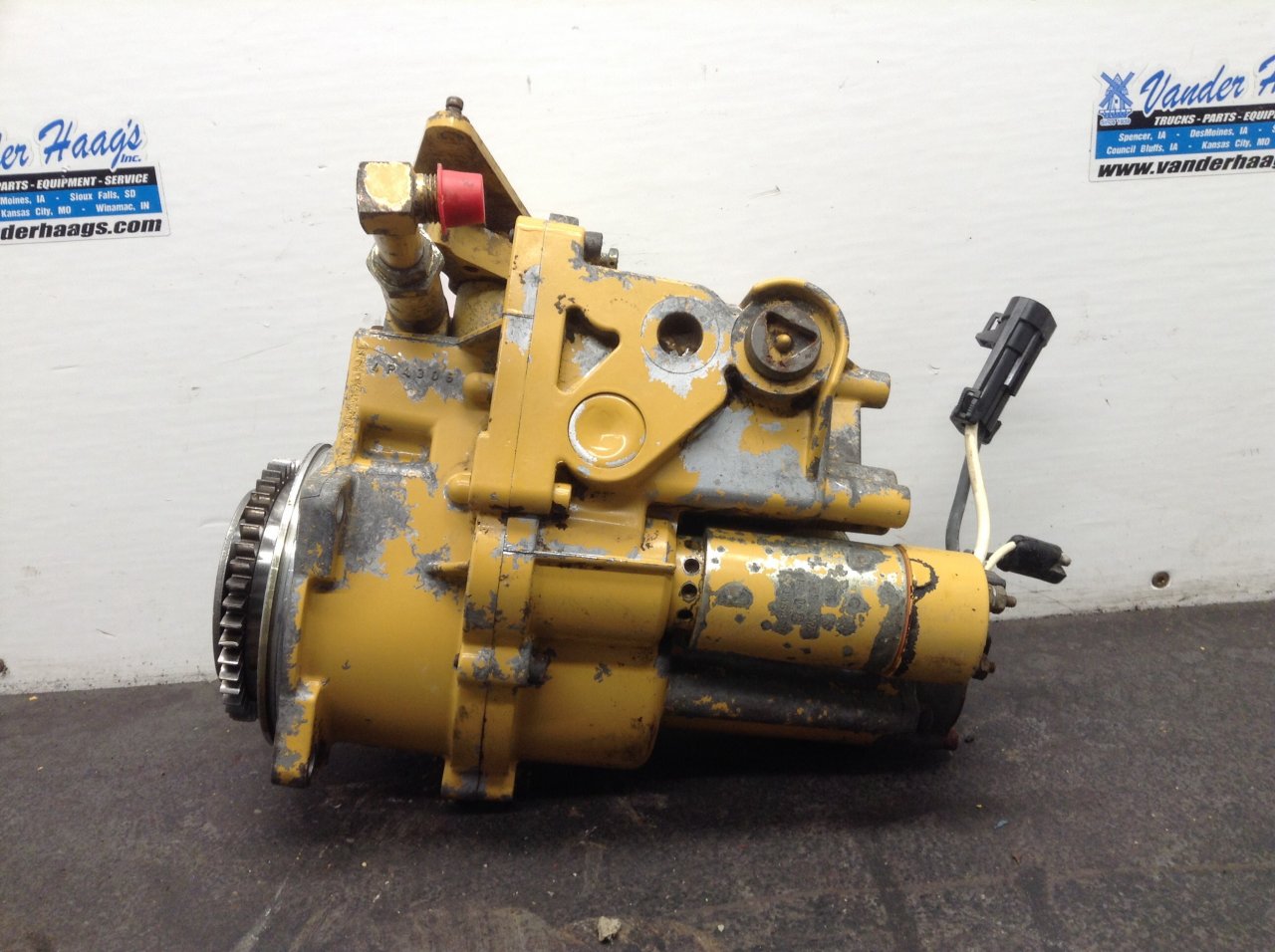 Caterpillar 3116 Fuel Pump - Used Core (Part Numbers 4P5737, 1502507, 4P5738)