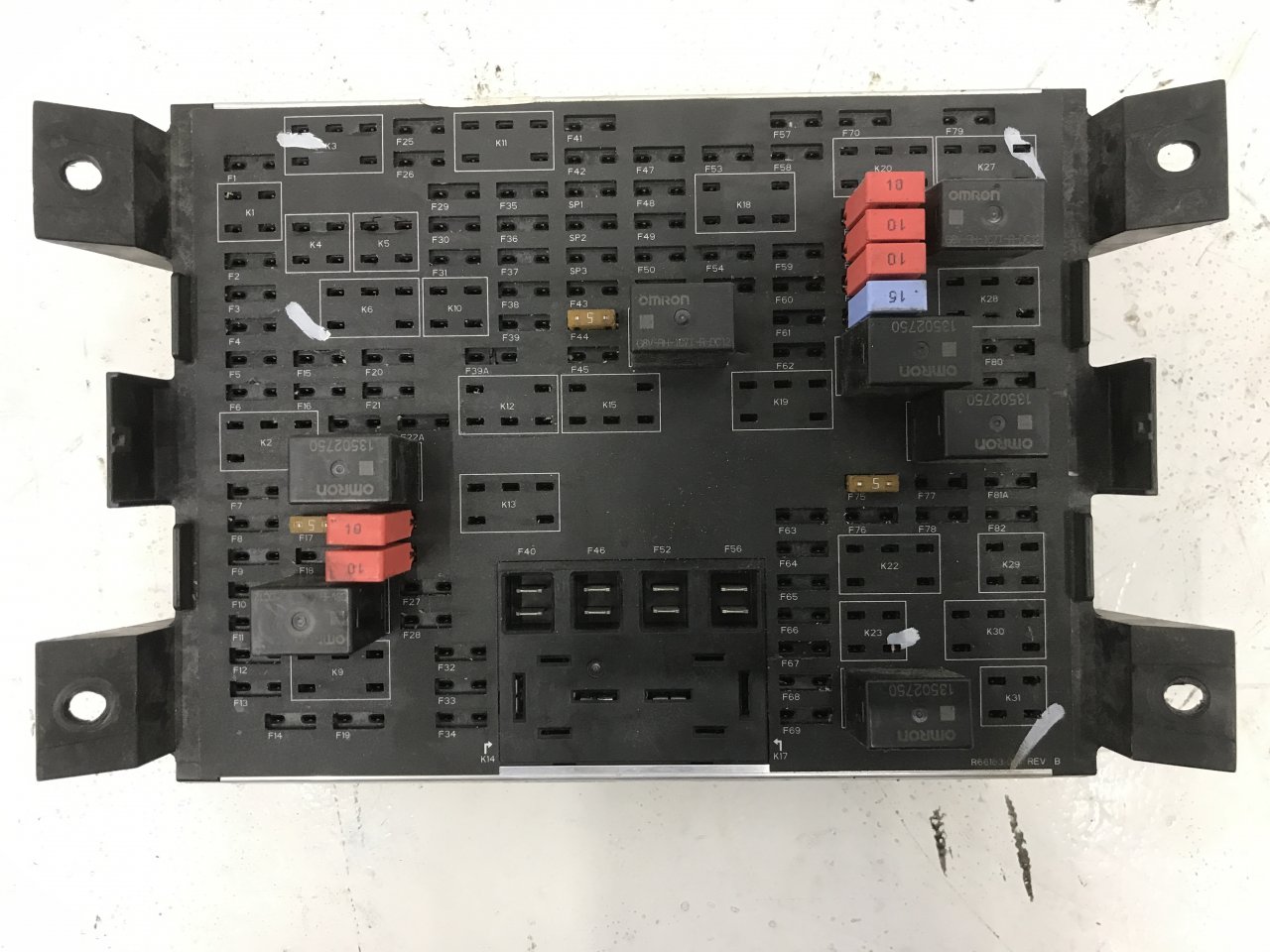 P271227040 Kenworth T370 Fuse Box for Sale