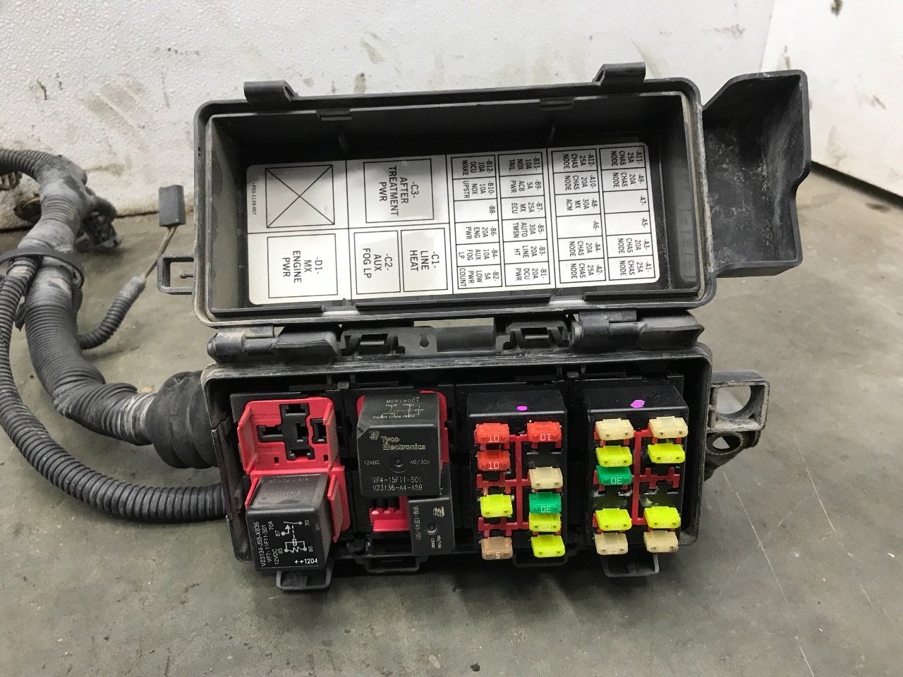 P92-4441-11110 | Kenworth T660 Fuse Box for Sale