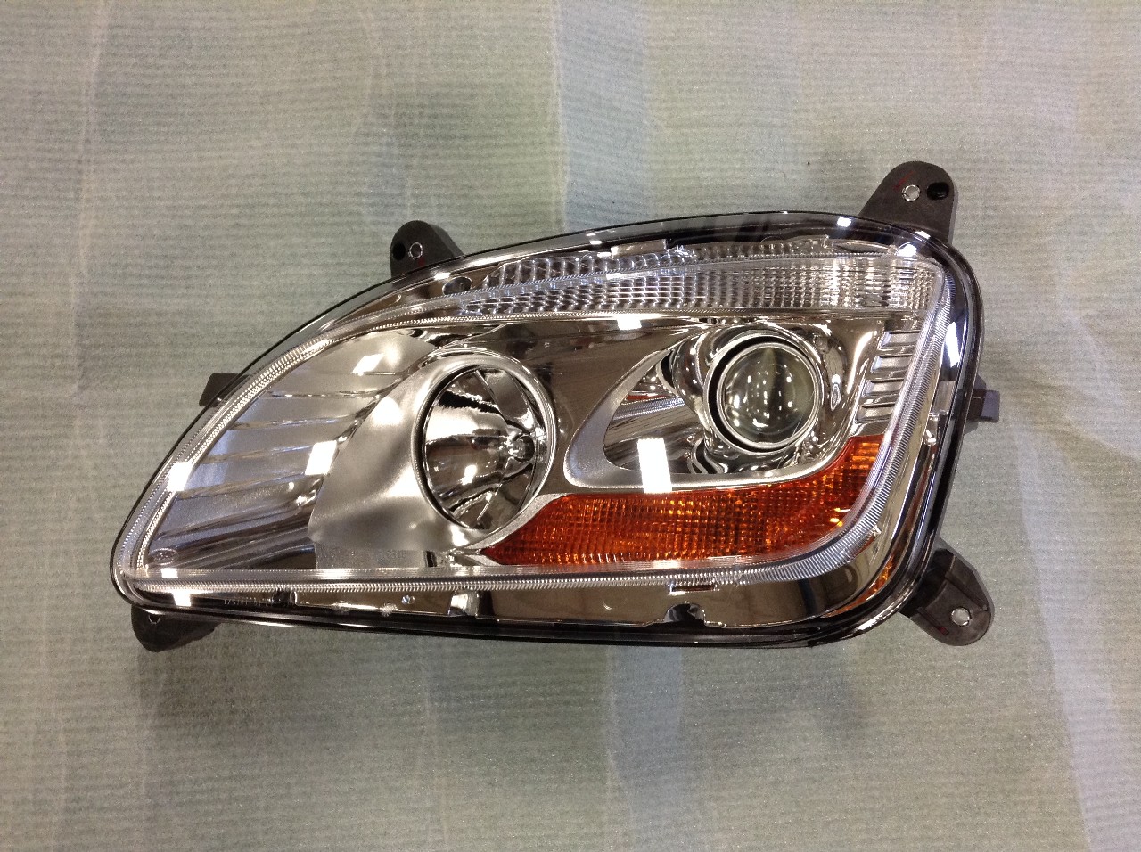 P54-6102-10000 | Peterbilt 579 Headlamp for Sale