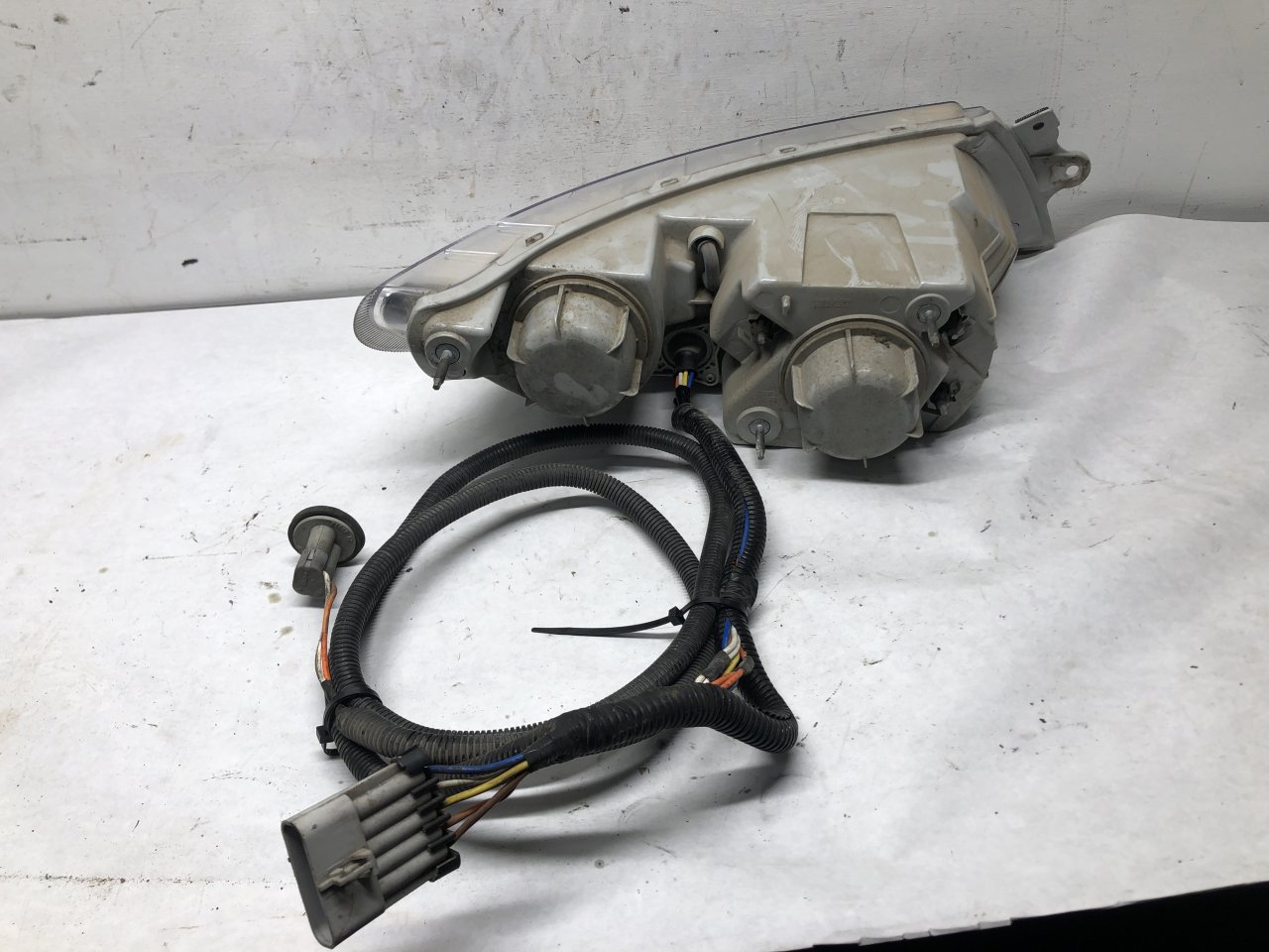 8885106957 International DURASTAR (4300) Headlamp for Sale