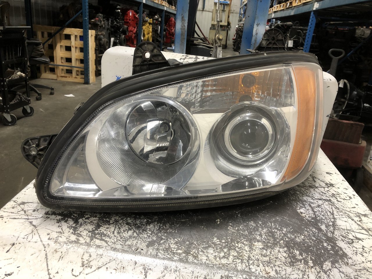 08-33B-1102L | Kenworth T660 Headlamp for Sale