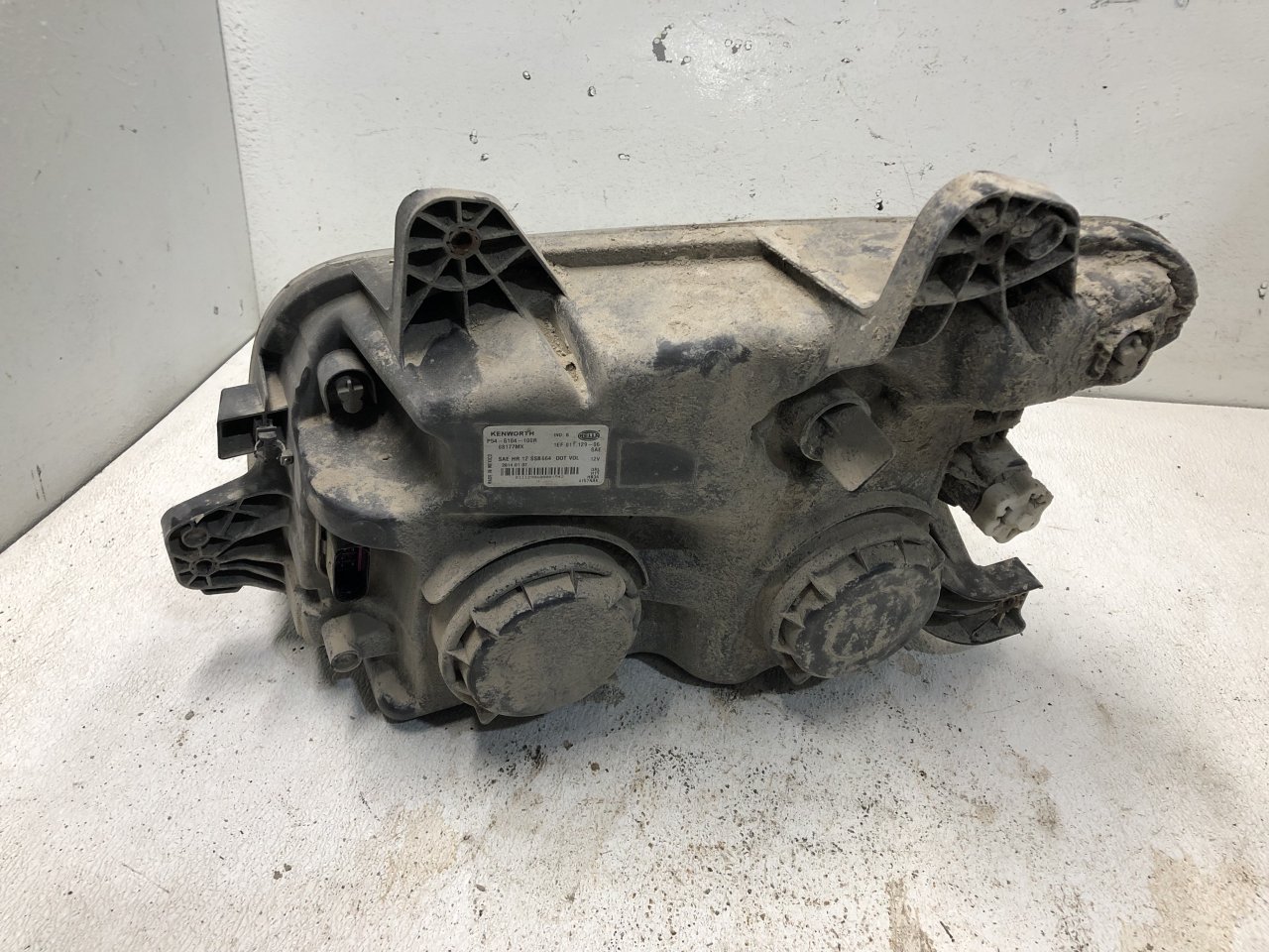 P54-6104-100R | Kenworth T880 Headlamp for Sale