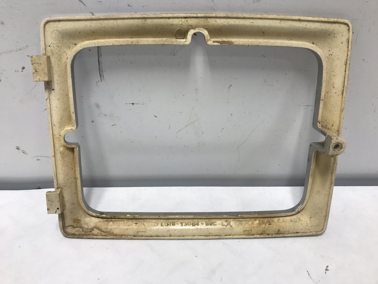 EOTB13064BWC Ford F700 Headlamp Door Headlamp Cover for Sale