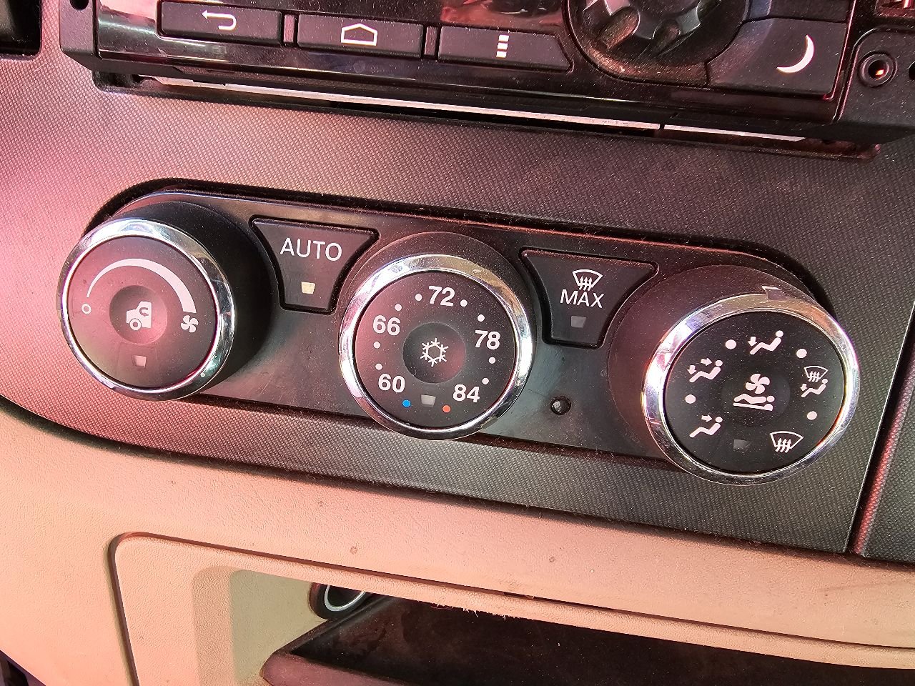 Q21603223B1 Peterbilt 567 Heater & AC Temperature Control for Sale