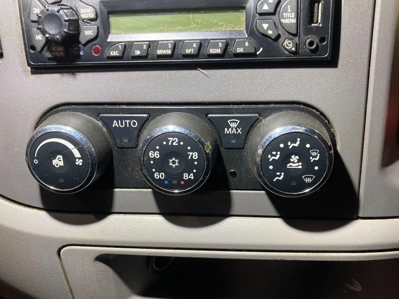 Q2160322231 Peterbilt 579 Heater & AC Temperature Control for Sale